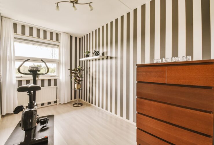Tapety w paski – ozdoba ścienna, która dodaje wnętrzu elegancji
