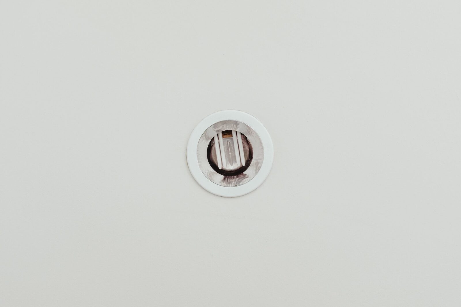 Gdzie sprawdzą się lampy wpuszczane?